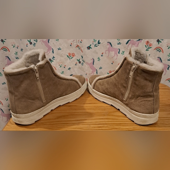 Joyks Tan Italian Suede & Sherpa Neutral Boho Casual Ankle Bootie Boot Shoe SZ 8 - Picture 4 of 7